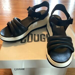 Brand Cougar sandal.